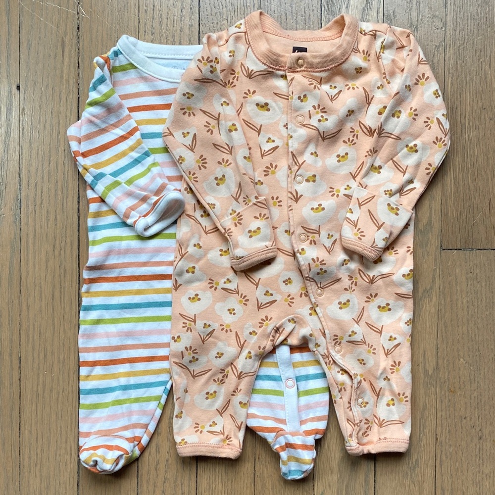 Set of 2 One-Piece Pajamas Sz Newborn / 0-3M